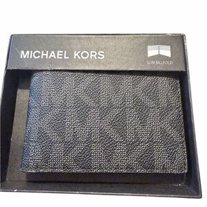 🌼💜💜NWT Michael Kors Black Slim Billfold Wallet